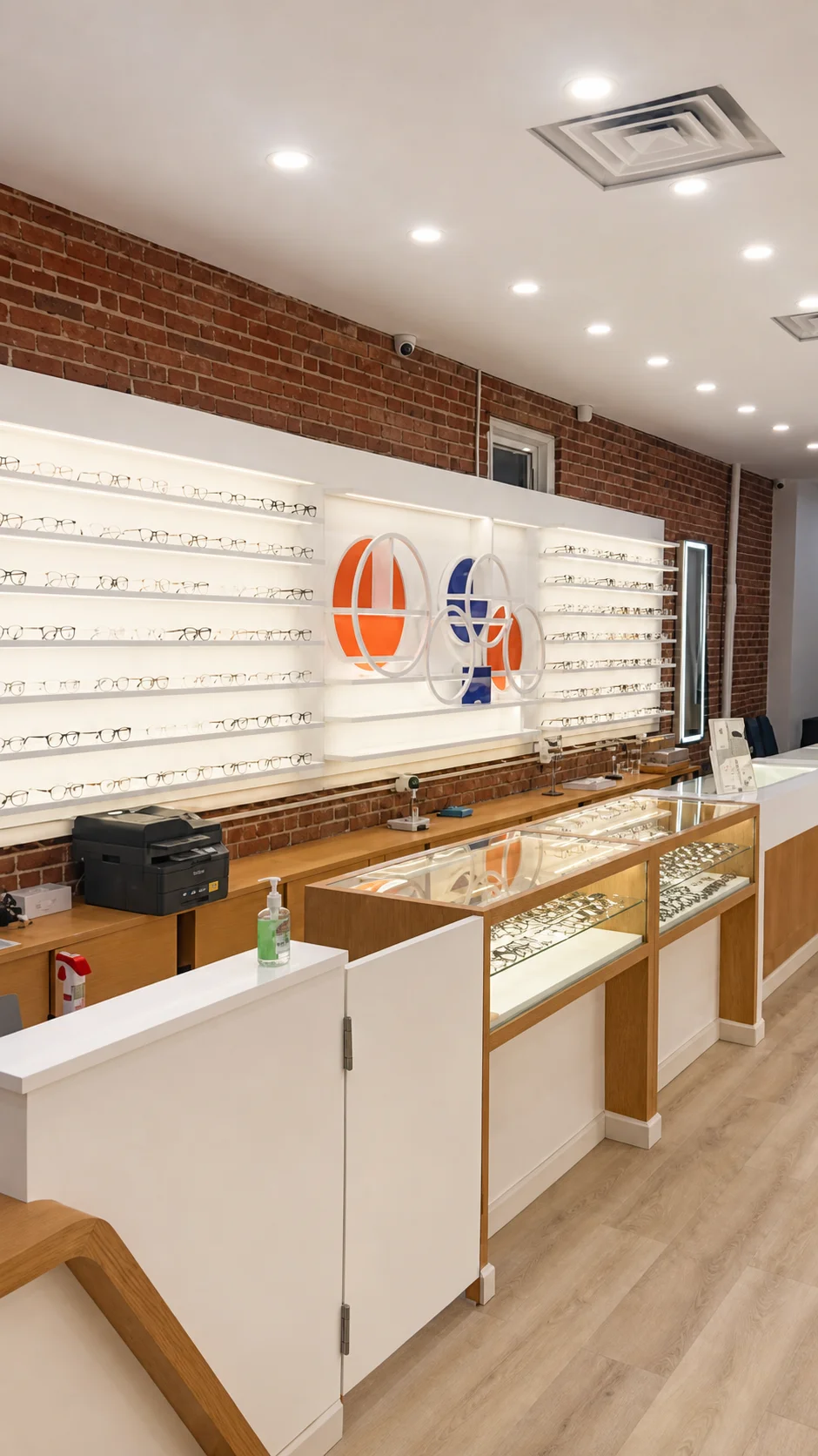 Reception and eyewear displays inside Eye D Vision Park Slope